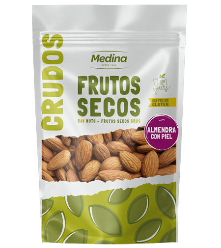 Almendra cruda con piel